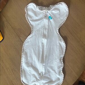 NWOT, Love To Dream, 1.0 tog newborn Swaddle with Zipper, white